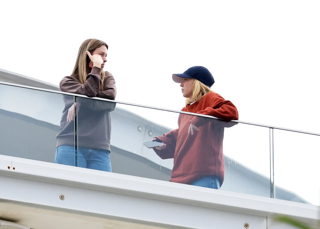 Sydney Sweeney Balcony Look in Bondi May 2026 (1280×914)