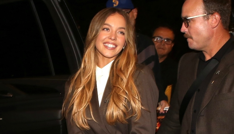 Sydney Sweeney Continues to Promote ‘Christy’ Movie Amid Awards Season Push — frame 54/69 (800×459)