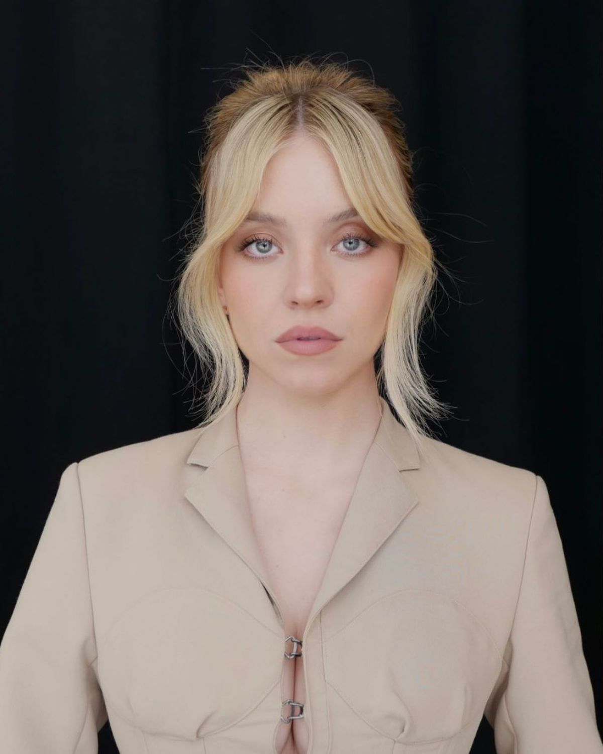 SYDNEY SWEENEY – Deadline Contenders Television Portraits 04/10/2022 (1200×1501)