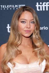 Sydney Sweeney Erdem Gown at TIFF: A Corset Conundrum — frame 68/152 (171×256)