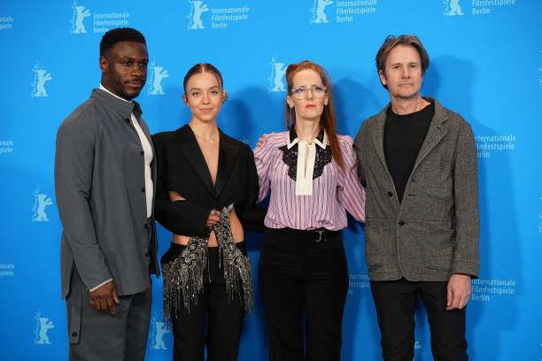 February 2023, Berlin: Actors Marchant Davis , Sydney Sweeney, director Tina Satter and Josh Hamilton stand next to each other during the photocall for the film "Reality". The film is shown in the Panorama section. Photo: Soeren Stache/dpa — frame 91/128 (612×408)