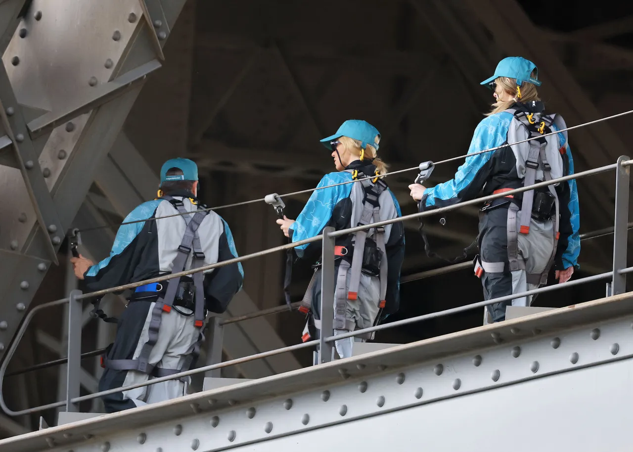 Sydney Sweeney in Bridgeclimb Suit Sydney May 2026 (1280×914)