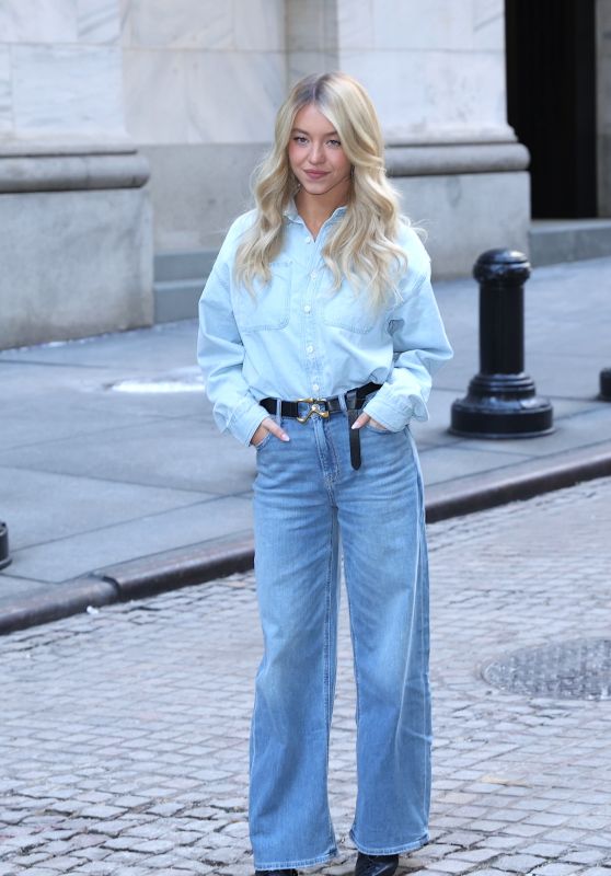 Sydney Sweeney in Double Denim Look at NYSE for AE Event — frame 64/117 (558×800)