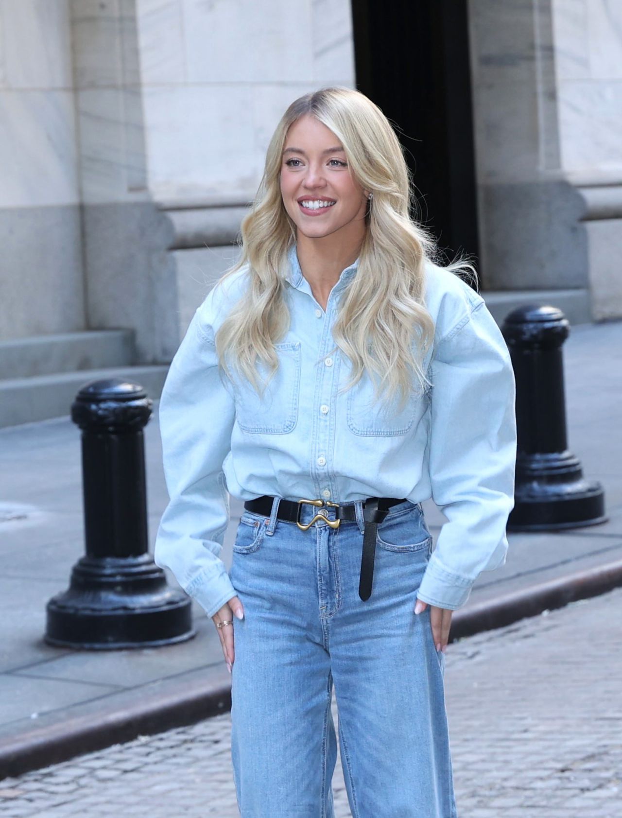 Sydney Sweeney in Double Denim Look at NYSE for AE Event — frame 81/117 (1280×1683)