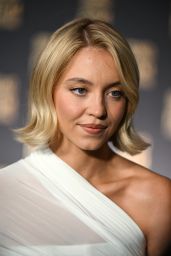 Sydney Sweeney in Stella McCartney Mini Dress at SCAD Savannah Film Festival — frame 21/191 (171×256)