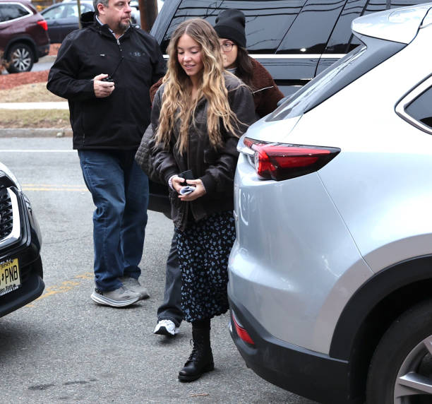 Sydney Sweeney is seen on the of "The Housemaid" on January 06, 2025 in Montclair, New Jersey (612×572)