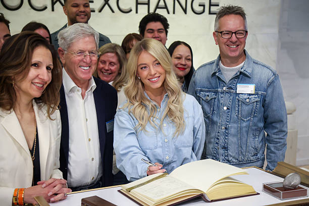 Lynn Martin, president of the NYSE Group Inc., from left, Jay Schottenstein, chief executive officer of American Eagle Outfitters Inc., and actress Sydney Sweeney on the floor at the New York Stock Exchange in New York, US, on Monday, Feb. 9, 2026. Another rally in tech companies after an artificial intelligence-driven rout drove stocks higher before economic data that will help shape the Federal Reserve outlook. Photographer: Michael Nagle/Bloomberg via Getty Images
