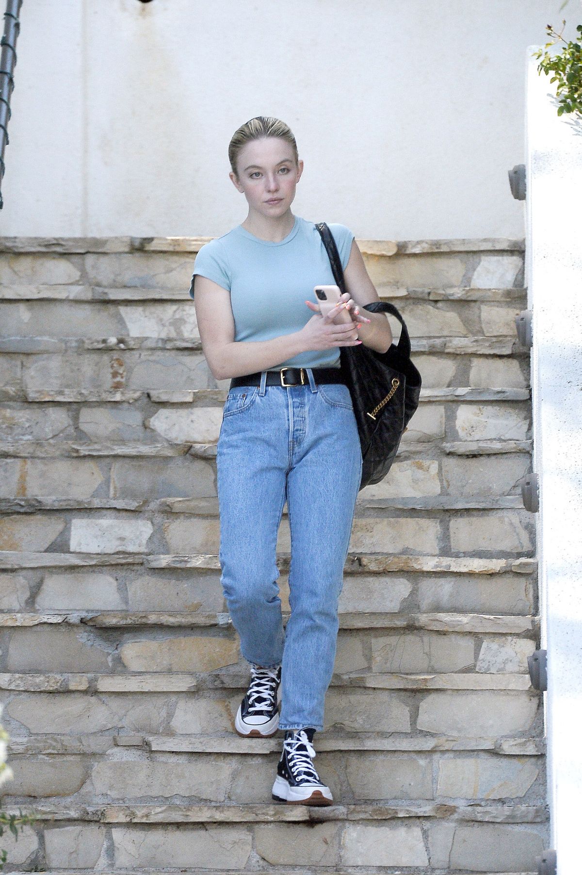 SYDNEY SWEENEY Out and About in Los Angeles 04/18/2022 (1200×1803)