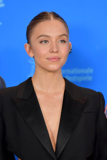 Sydney Sweeney pose at the "Reality" photocall during the 73rd Berlinale International Film Festival Berlin at Grand Hyatt Hotel on February 18, 2023 in Berlin, Germany — frame 56/128 (408×612)