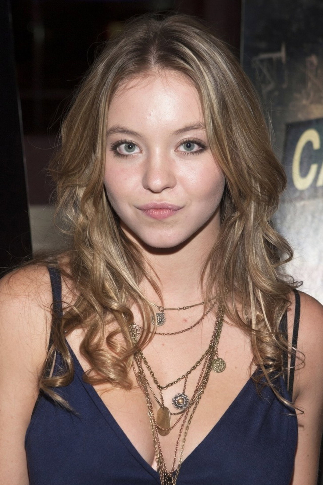 Sydney Sweeney — Profile Photo (727×1091)