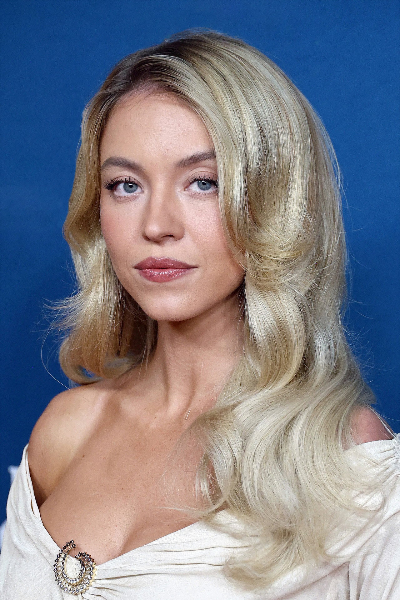 Sydney Sweeney — Profile Photo (2000×3000)