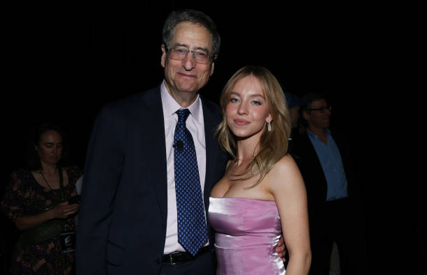 Tom Rothman, Chairman and CEO of Sony Pictures Entertainment's Motion Picture Group, and Sydney Sweeney at the CinemaCon Photo Call for Sony Pictures at The Colosseum at Caesar's Palace on April 24, 2023 in Las Vegas, Nevada — frame 21/29 (612×395)