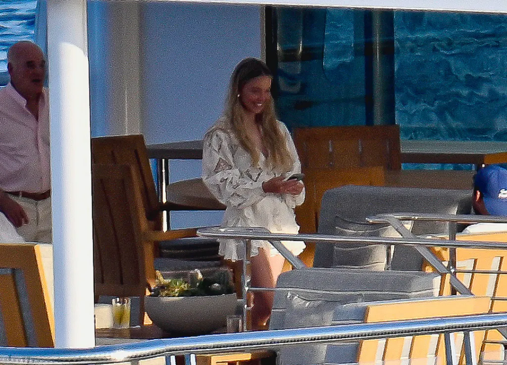 Sydney Sweeney White Openwork Yacht Look in Mallor