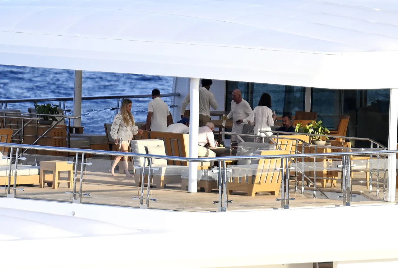 Sydney Sweeney White Openwork Yacht Look in Mallor